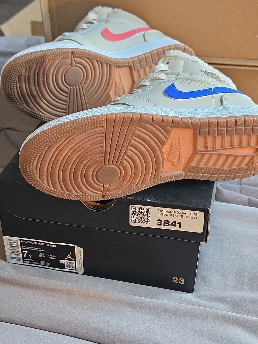 Nike Kids Sneakers in Cream and Tan